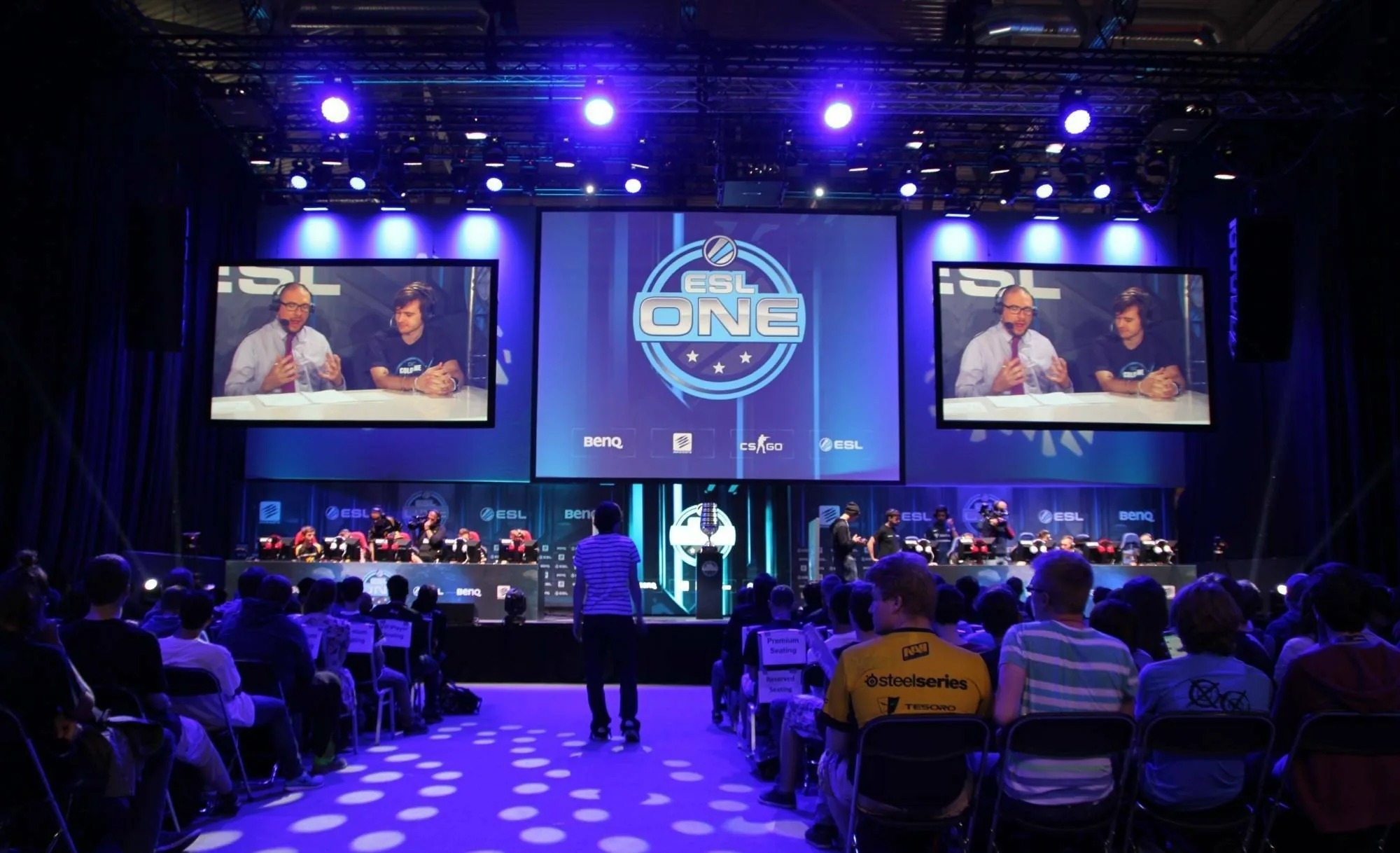 ESL-One-Bühne mit Publikum in Köln im Jahr 2014